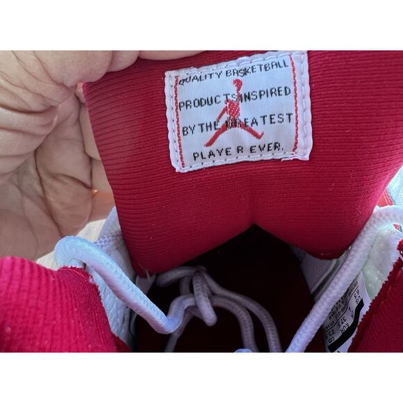 DS Air Jordan 11 Varsity Red Cherry 2022 US Youth Size 6.5 Football performance - Picture 7 of 13